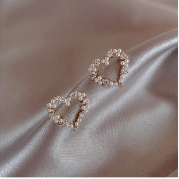 NWT Diamond Heart Shape Earrings - Picture 4 of 7